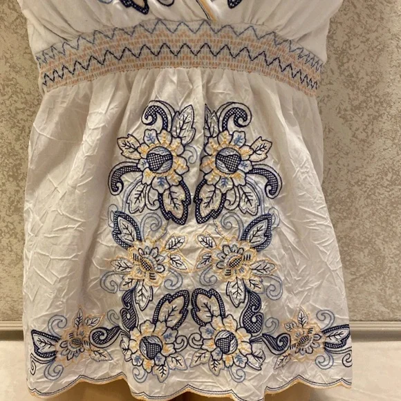 HeartSoul White and Navy Floral Tank Top - Picture 6 of 16